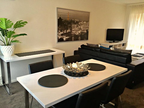 Adelaide DressCircle Apartments - Archer Street - Holiday Sunshine Coast 26