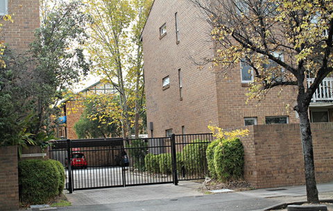 Adelaide DressCircle Apartments - Archer Street - Holiday Sunshine Coast 24