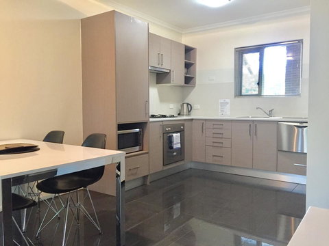 Adelaide DressCircle Apartments - Archer Street - Holiday Sunshine Coast 11