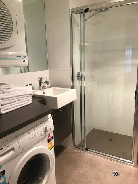 Adelaide DressCircle Apartments - Archer Street - Holiday Sunshine Coast 3