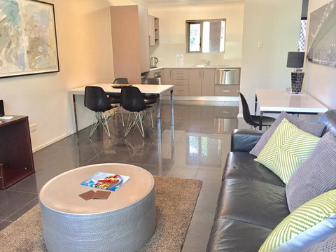 Adelaide DressCircle Apartments - Archer Street - Holiday Sunshine Coast 13