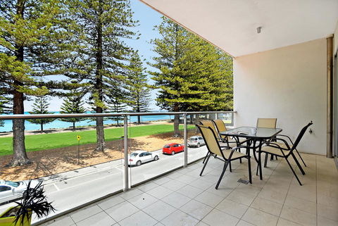 Breeze Beachfront Apartment - Holiday Sunshine Coast 5