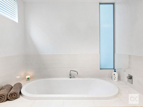 Breeze Beachfront Apartment - Holiday Sunshine Coast 30