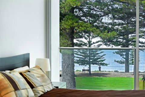 Breeze Beachfront Apartment - Holiday Sunshine Coast 11