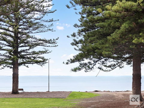 Breeze Beachfront Apartment - Holiday Sunshine Coast 23