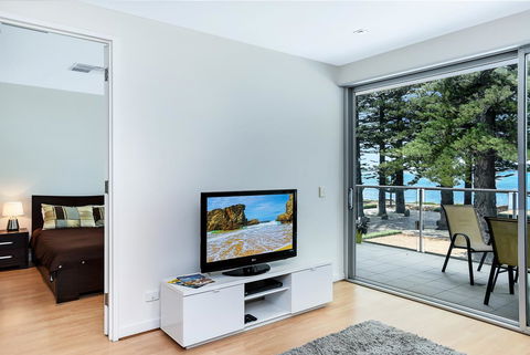 Breeze Beachfront Apartment - Holiday Sunshine Coast 7