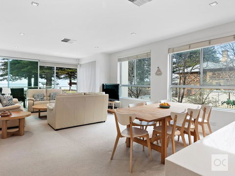 Breeze Beachfront Apartment - Holiday Sunshine Coast 19