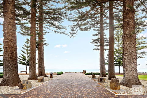 Breeze Beachfront Apartment - Holiday Sunshine Coast 42