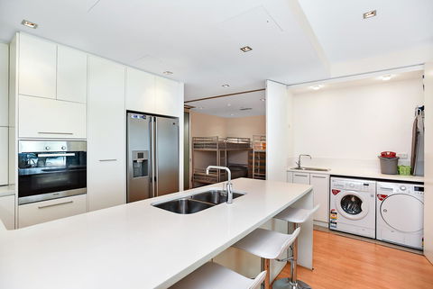 Breeze Beachfront Apartment - Holiday Sunshine Coast 6