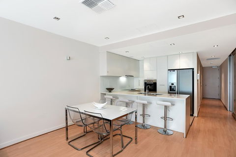 Breeze Beachfront Apartment - Holiday Sunshine Coast 10