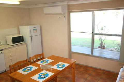 Lake Edge Apartments - Holiday Sunshine Coast 14