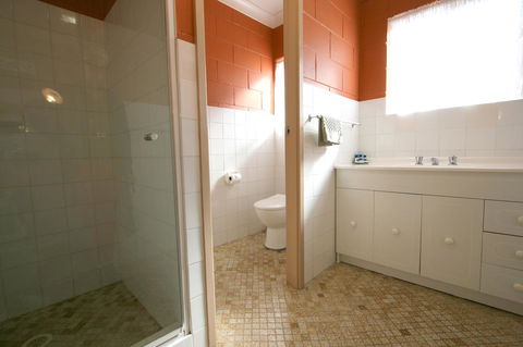 Lake Edge Apartments - Holiday Sunshine Coast 9