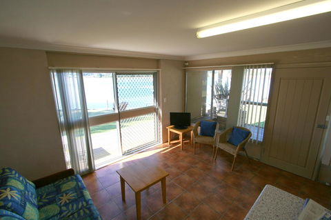 Lake Edge Apartments - Holiday Sunshine Coast 10