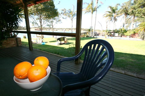Lake Edge Apartments - Holiday Sunshine Coast 16
