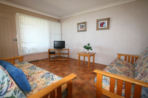 Lake Edge Apartments - Holiday Sunshine Coast 15