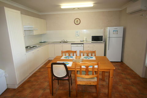Lake Edge Apartments - Holiday Sunshine Coast 17
