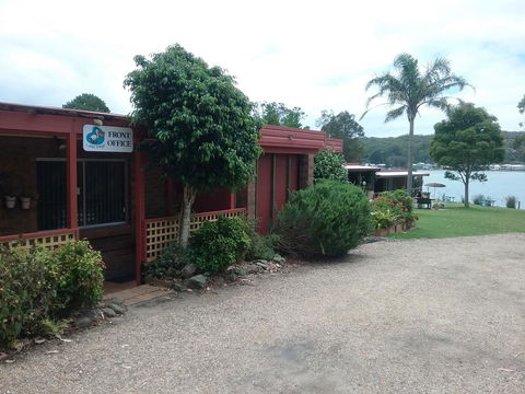 Lake Edge Apartments - Holiday Sunshine Coast 1