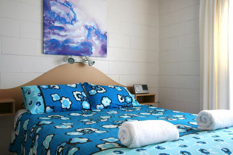 Lake Edge Apartments - Holiday Sunshine Coast 5