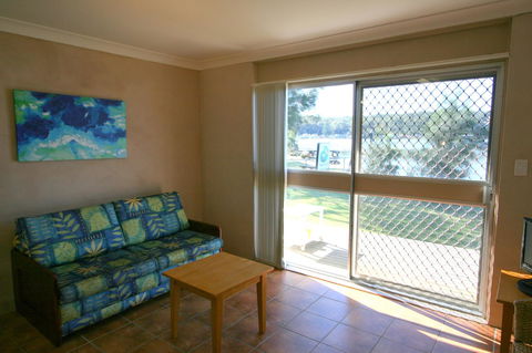 Lake Edge Apartments - Holiday Sunshine Coast 11