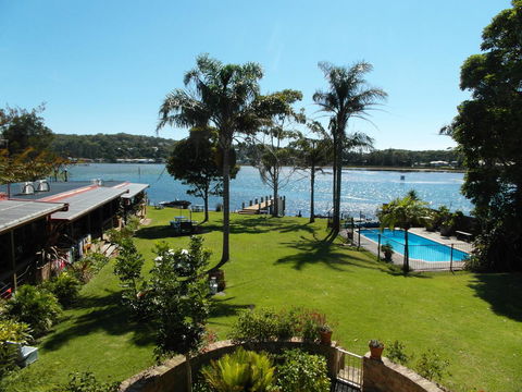 Lake Edge Apartments - Holiday Sunshine Coast 0