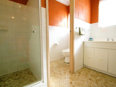 Lake Edge Apartments - Holiday Sunshine Coast 25