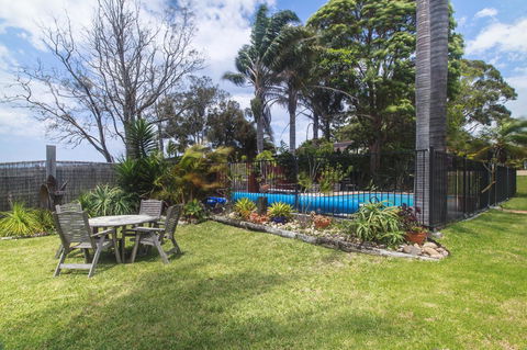 Lake Edge Apartments - Holiday Sunshine Coast 2