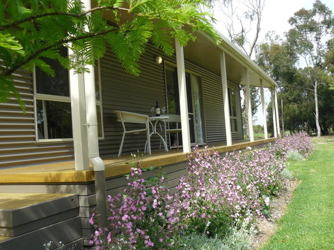 Camawald Coonawarra Cottage B&B - Sunshine Coast Tourism 1