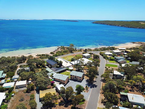 Longbeach Apartments - Holiday Sunshine Coast 1