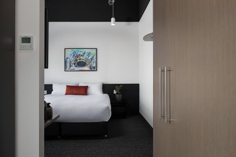 Rydges Pit Lane - Sunshine Coast Tourism 24