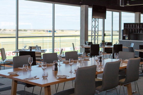 Rydges Pit Lane - Sunshine Coast Tourism 38