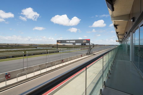 Rydges Pit Lane - Sunshine Coast Tourism 1