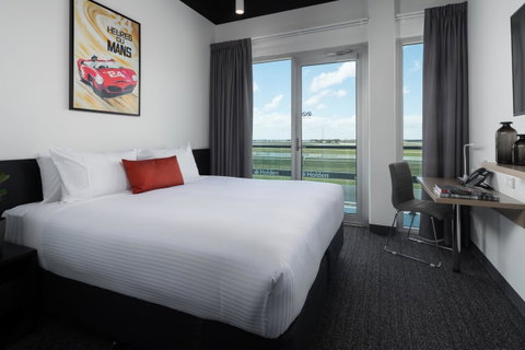 Rydges Pit Lane - Sunshine Coast Tourism 31