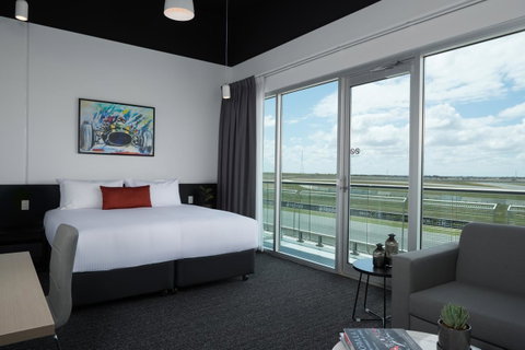 Rydges Pit Lane - Sunshine Coast Tourism 10