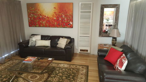 Jacaranda Homestay - Holiday Sunshine Coast 7