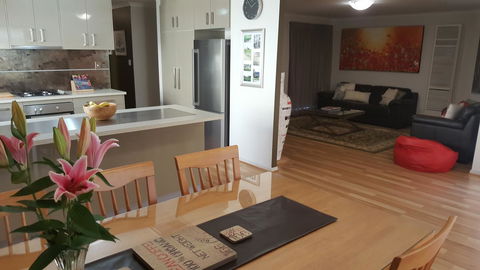 Jacaranda Homestay - Holiday Sunshine Coast 3