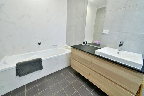 Great Northern Lodge - Holiday Sunshine Coast 3