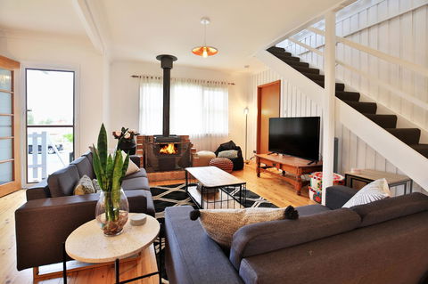 Hudson Bay @ Basin View-Pet Friendly-15 Mins To Hyams Beach - Holiday Sunshine Coast 0