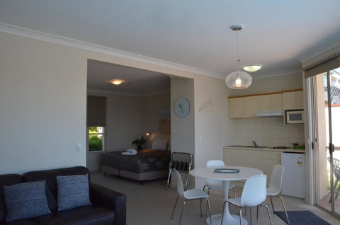 The Bluff Resort Apartments - Sunshine Coast Tourism 24