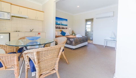 The Bluff Resort Apartments - Sunshine Coast Tourism 7