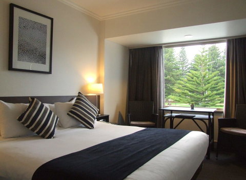 Nightcap At Hotel Victor - Sunshine Coast Tourism 14