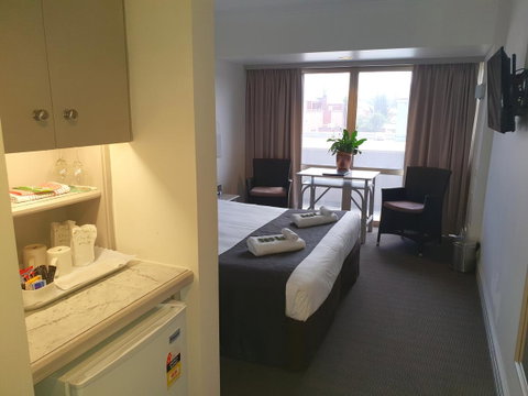 Nightcap At Hotel Victor - Sunshine Coast Tourism 6