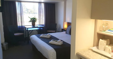 Nightcap At Hotel Victor - Sunshine Coast Tourism 1
