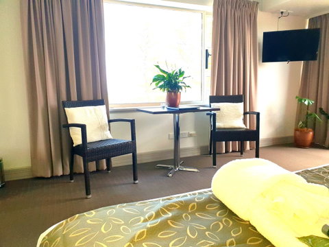 Nightcap At Hotel Victor - Sunshine Coast Tourism 10