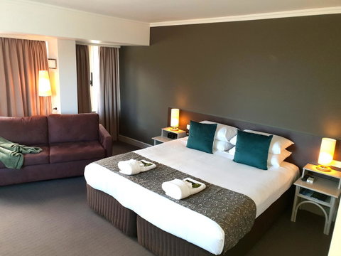 Nightcap At Hotel Victor - Sunshine Coast Tourism 11