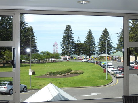Nightcap At Hotel Victor - Sunshine Coast Tourism 15