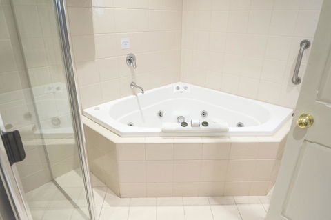 Serafino McLaren Vale - Sunshine Coast Tourism 7