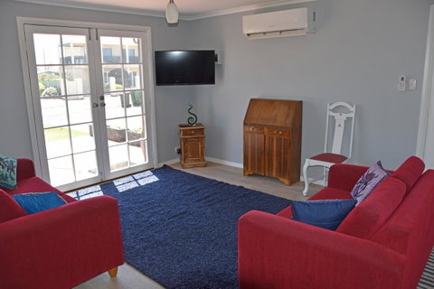 Beach Life Retreat - Sunshine Coast Tourism 3