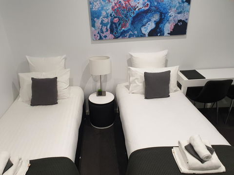 The Avenue Inn - Sunshine Coast Tourism 3