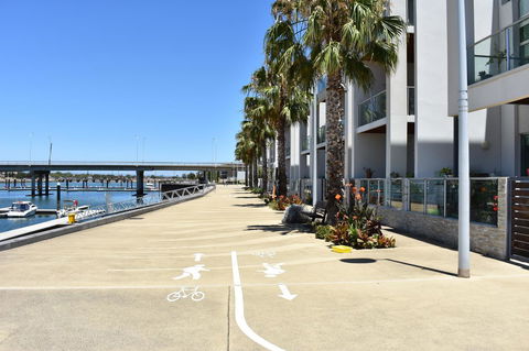 Breakwater Apartment - Holiday Sunshine Coast 5