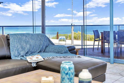 Sail Away - Sunshine Coast Tourism 0